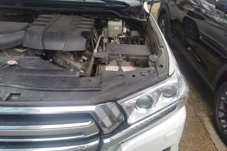 Used Toyota Land Cruiser  Engine Bay Left