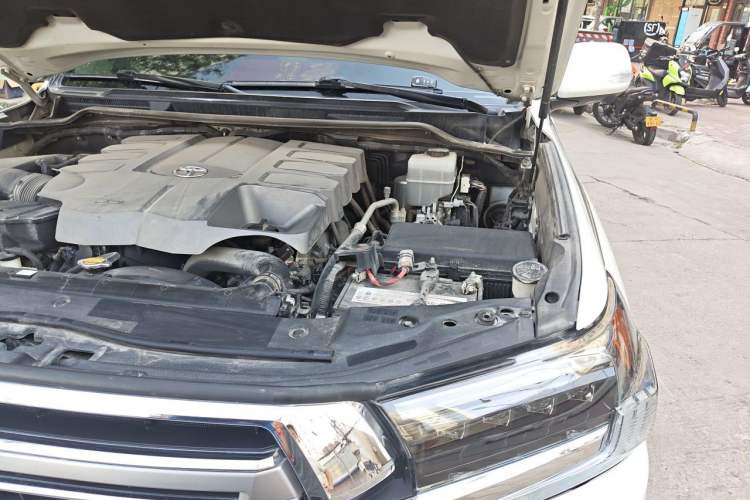 Used Toyota Land Cruiser 2016 4.6L GX-R Middle East Engine Bay Left