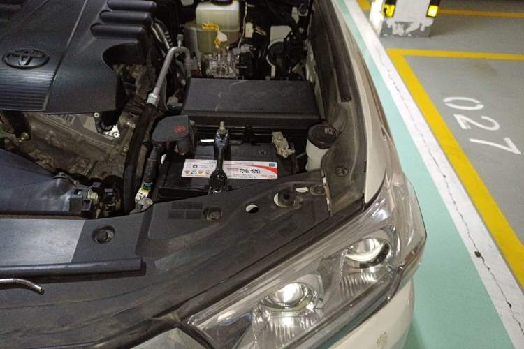 Used Toyota Land Cruiser 2016 4.0L Gasoline 8-Seater U.S. Specification Engine Bay Left