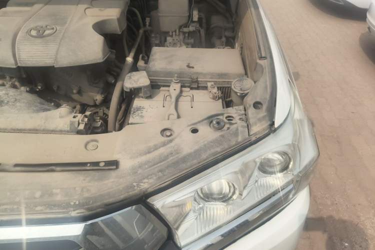 Used Toyota Land Cruiser 2016 4.0 GX-R Dual Fuel Dual Differential – Middle East Engine Bay Left