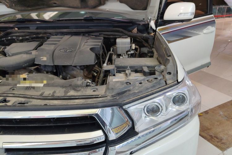 Used Toyota Land Cruiser  Engine Bay Left