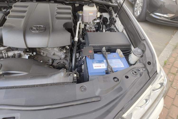 Used Toyota Land Cruiser 2016 4.0L GX-R Dual Differential – Middle East Engine Bay Left