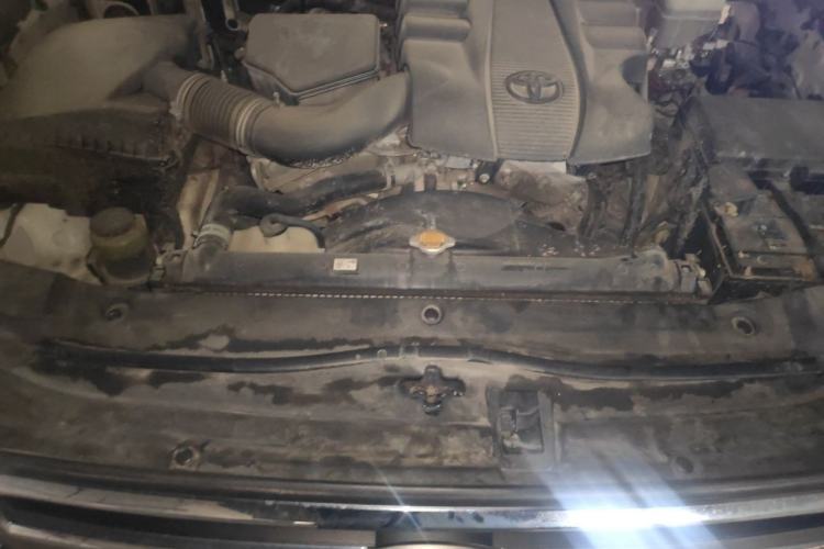Used Toyota Land Cruiser  Engine Bay