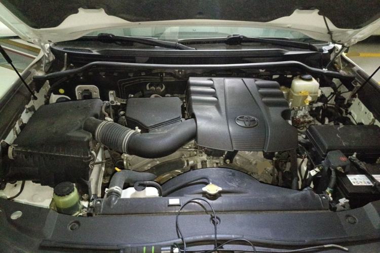 Used Toyota Land Cruiser 2016 4.0L Gasoline 8-Seater U.S. Specification Engine Bay