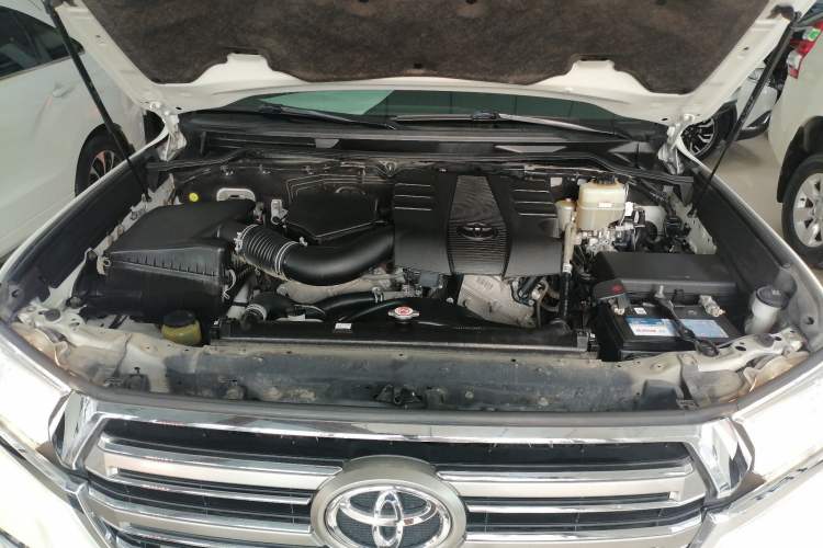 Used Toyota Land Cruiser 2016 4.0L Gasoline 8-Seater Middle East Version Engine Bay