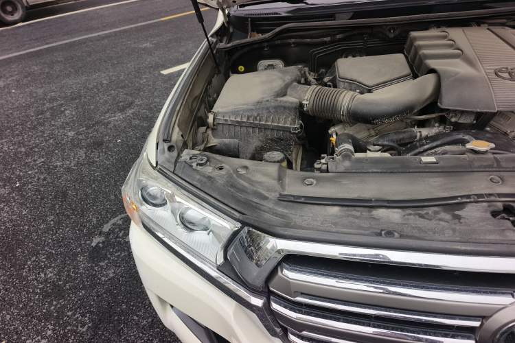 Used Toyota Land Cruiser 2016 4.0L GX 8-Seater U.S. Specification Engine Bay Right