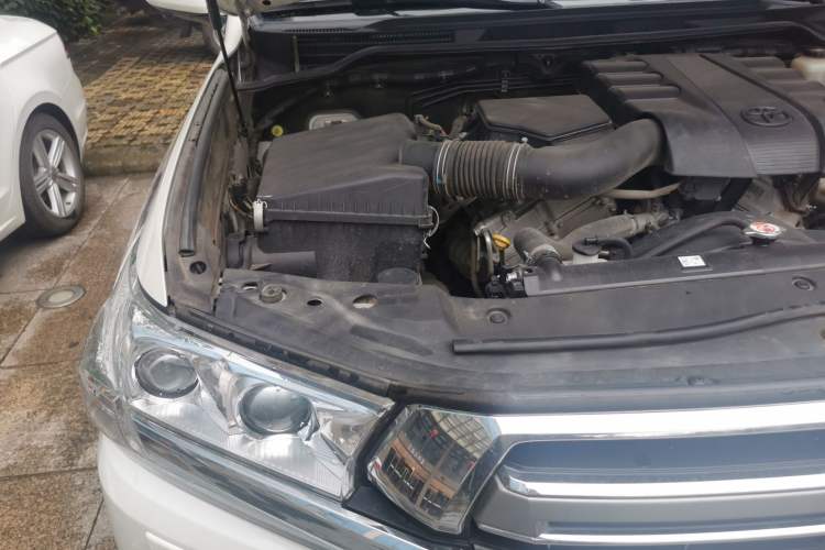 Used Toyota Land Cruiser  Engine Bay Right