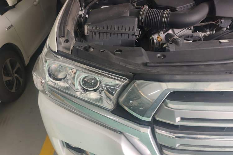Used Toyota Land Cruiser 2016 4.0L Gasoline 8-Seater U.S. Specification Engine Bay Right