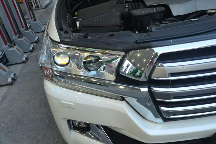 Used Toyota Land Cruiser 2016 4.6L Automatic VX-R Engine Bay Right