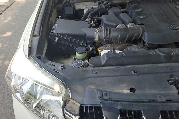Used Toyota Land Cruiser  Engine Bay Right