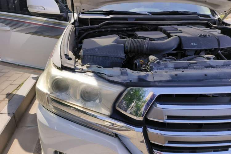 Used Toyota Land Cruiser  Engine Bay Right