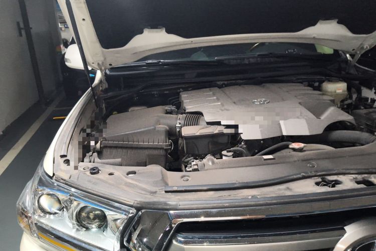 Used Toyota Land Cruiser 2016 4.6L GX-R Middle East Engine Bay Right