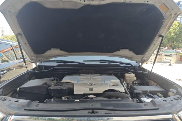 Used Toyota Land Cruiser 2016 4.6L Automatic VX-R Engine Bay