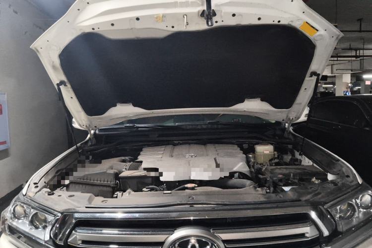 Used Toyota Land Cruiser 2016 4.6L GX-R Middle East Engine Bay