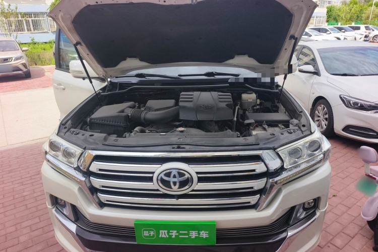 Used Toyota Land Cruiser  Engine Bay