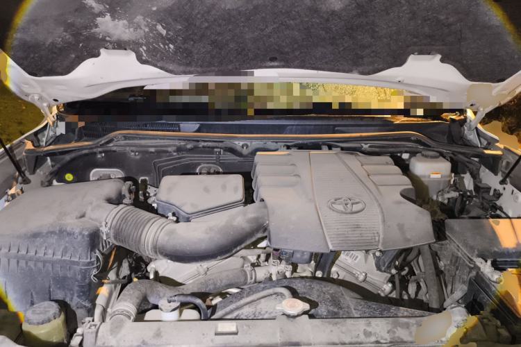 Used Toyota Land Cruiser 2016 4.0 GX-R Dual Fuel Dual Differential – Middle East Engine Bay