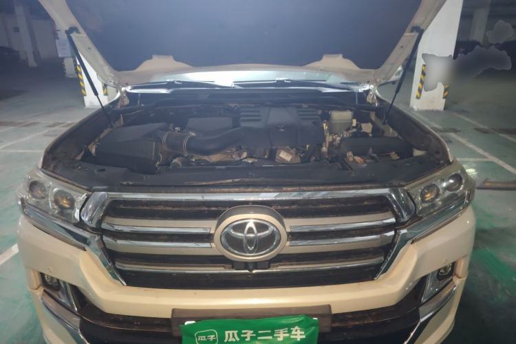 Used Toyota Land Cruiser  Engine Bay