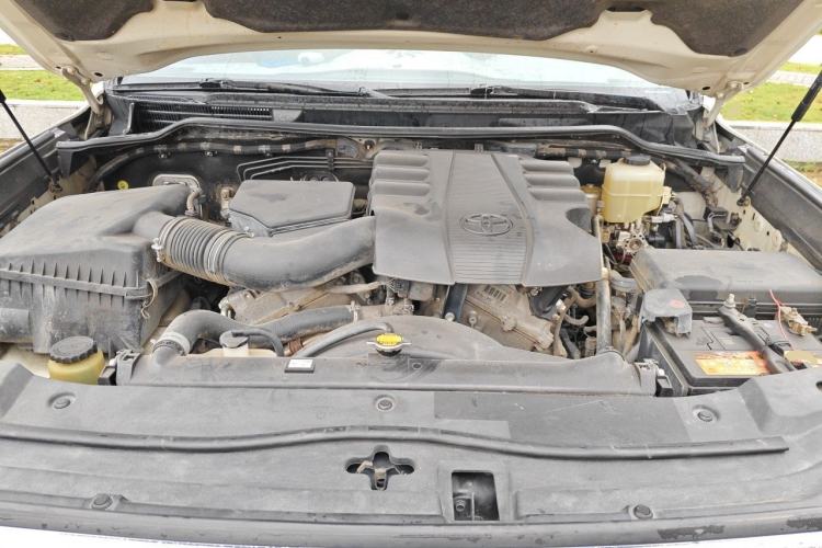 Used Toyota Land Cruiser 2016 4.0L Gasoline 8-Seater Middle East Version Engine Bay