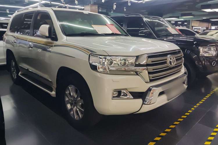 Used Toyota Land Cruiser 2016 5.7L Automatic/Manual Transmission EX-R Middle East Exterior 2