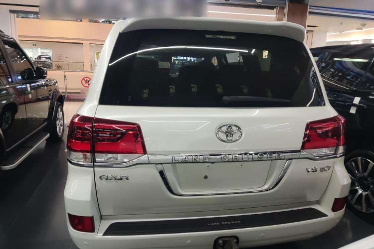 Used Toyota Land Cruiser 2016 5.7L Automatic/Manual Transmission EX-R Middle East Exterior 4