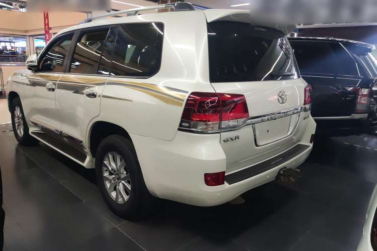 Used Toyota Land Cruiser 2016 5.7L Automatic/Manual Transmission EX-R Middle East Exterior 5
