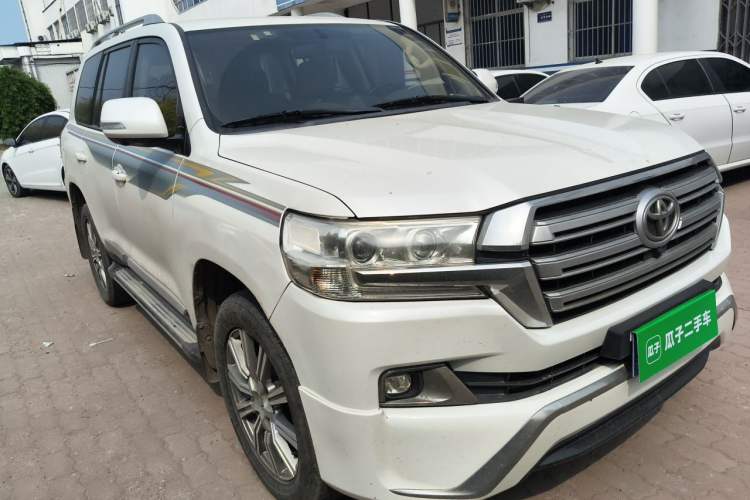 Used Toyota Land Cruiser 2016 4.0 GX-R Dual Fuel Dual Differential – Middle East Front Right 45 Deg