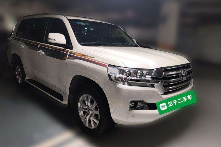 Used Toyota Land Cruiser 2016 4.6L GX-R Middle East Front Right 45 Deg