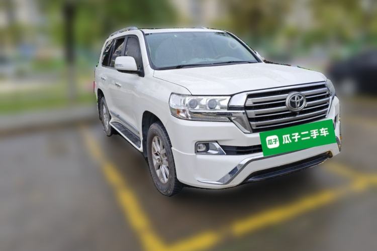 Used Toyota Land Cruiser 2016 4.0L Gasoline 8-Seater Middle East Version Front Right 45 Deg