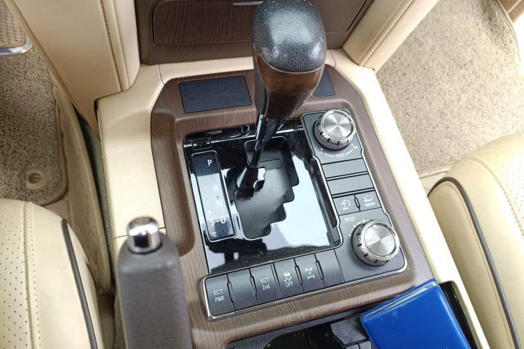 Used Toyota Land Cruiser 2016 4.0L Automatic Parallel Import Version 5 Seats Gear Lever