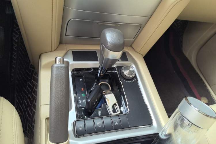 Used Toyota Land Cruiser 2016 4.0L Automatic GX-R Gear Lever