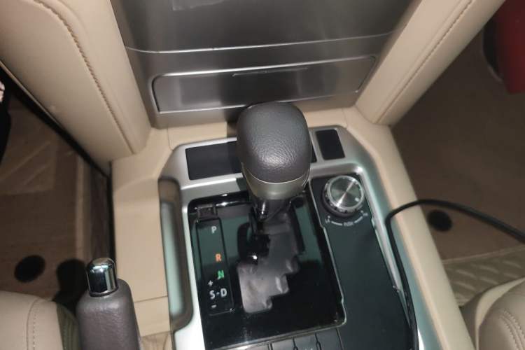 Used Toyota Land Cruiser 2016 4.0L Gasoline 8-Seater U.S. Specification Gear Lever