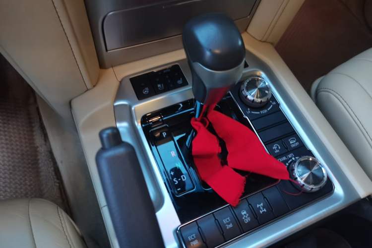 Used Toyota Land Cruiser 2016 4.6L Automatic VX-R Gear Lever