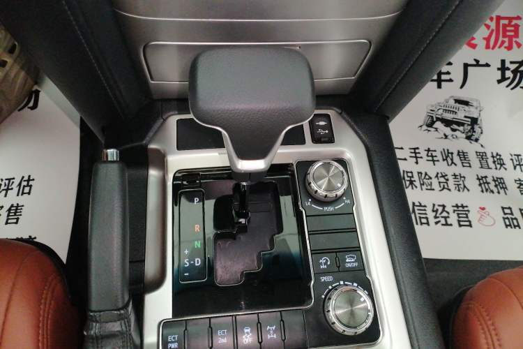 Used Toyota Land Cruiser 2016 4.0L Gasoline 8-Seater Middle East Version Gear Lever