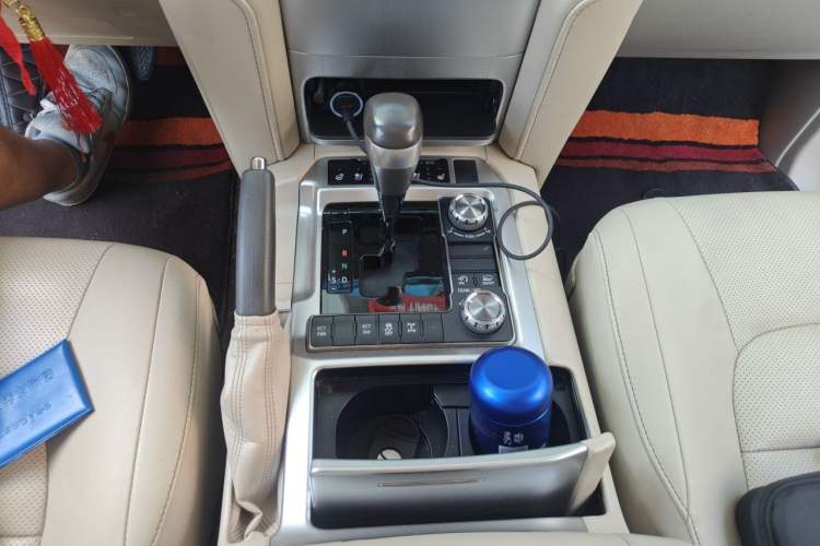 Used Toyota Land Cruiser 2016 4.6L Automatic VX-R Gear Lever