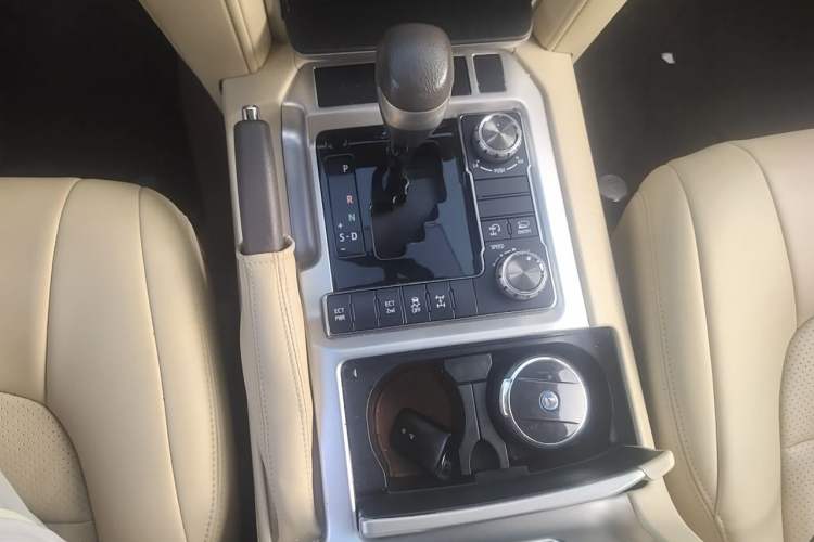 Used Toyota Land Cruiser 2016 4.0 GX-R Dual Fuel Dual Differential – Middle East Gear Lever