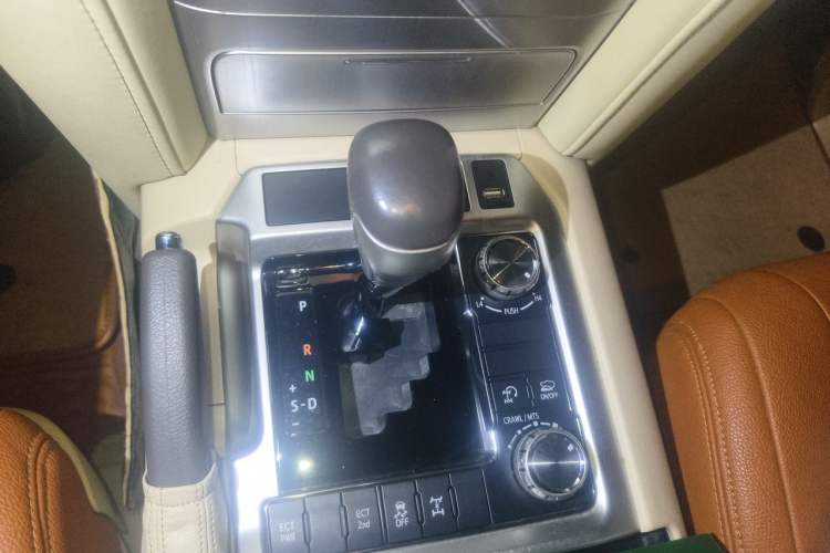 Used Toyota Land Cruiser 2016 5.7L Automatic/Manual Transmission EX-R Middle East Gear Lever
