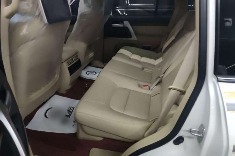 Used Toyota Land Cruiser 2016 5.7L Automatic/Manual Transmission EX-R Middle East Interior 1