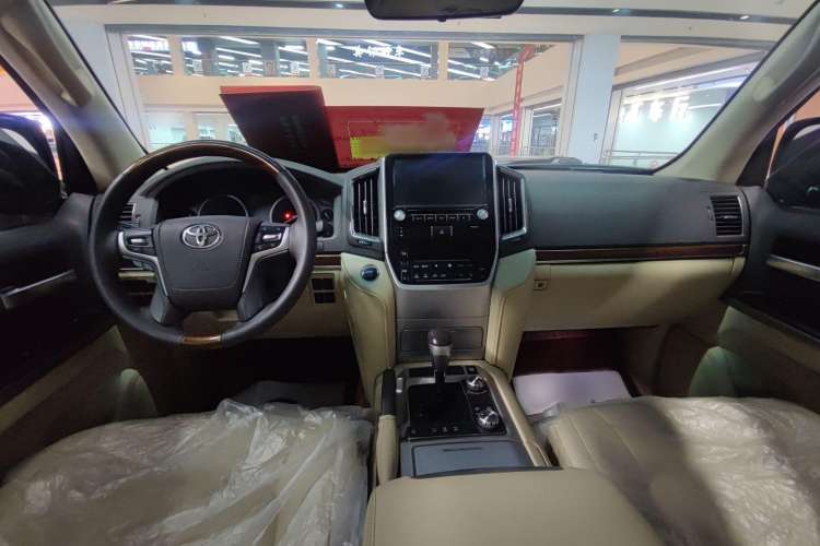 Used Toyota Land Cruiser 2016 5.7L Automatic/Manual Transmission EX-R Middle East Interior 2