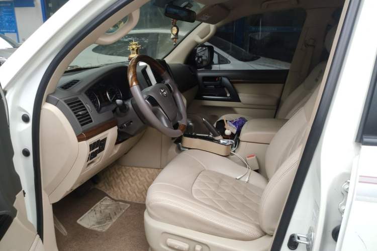 Used Toyota Land Cruiser 2016 4.0L Automatic GX-R Interior 3
