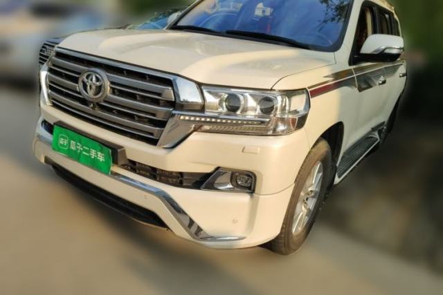 Toyota Land Cruiser Land Cruiser (parallel import), 2016, automatic, 4.0-liter gasoline, 8 seats, with sunroof. مستعملة