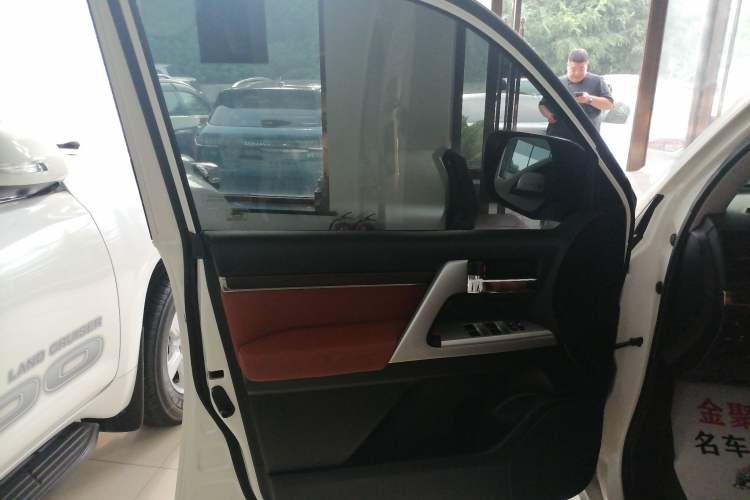Used Toyota Land Cruiser 2016 4.0L Gasoline 8-Seater Middle East Version Left Front Door Interior