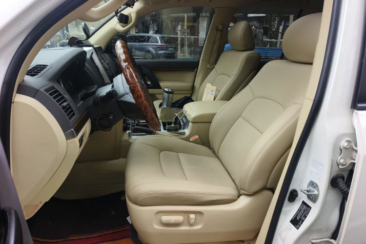 Used Toyota Land Cruiser 2016 4.0L GX 8-Seater U.S. Specification Left Front Seat