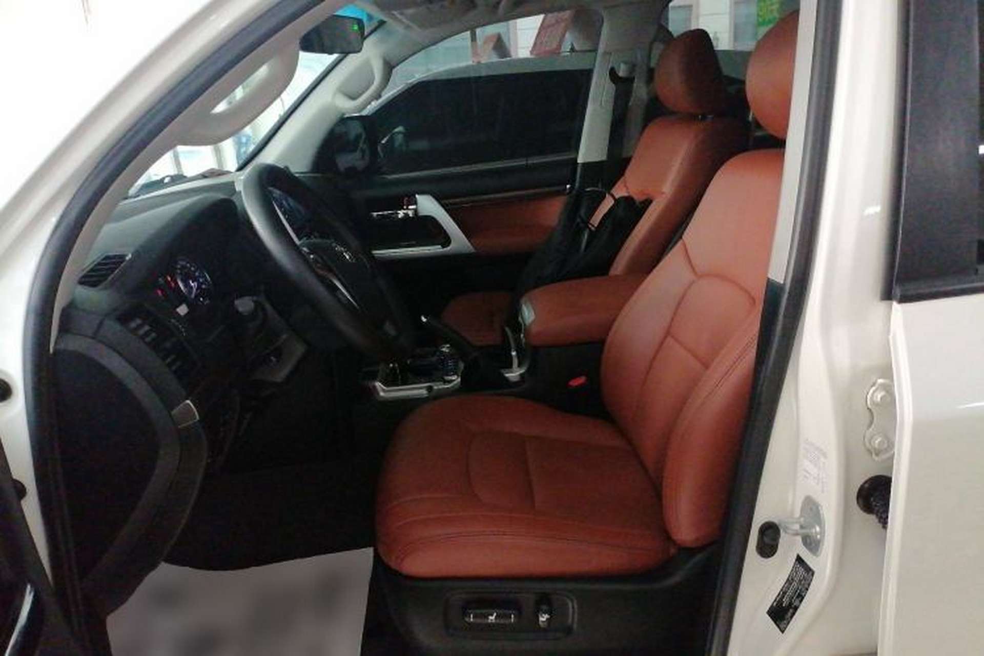 Used Toyota Land Cruiser 2016 4.0L Gasoline 8-Seater Middle East Version Left Front Seat