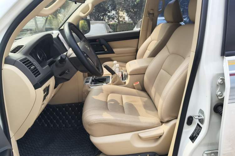 Used Toyota Land Cruiser 2016 4.0 GX-R Dual Fuel Dual Differential – Middle East Left Front Seat