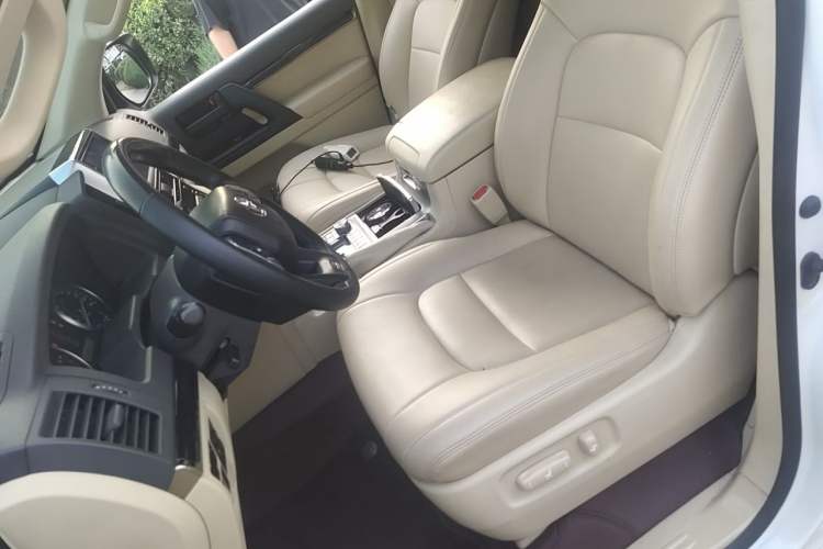 Used Toyota Land Cruiser 2016 4.0 GX-R Dual Fuel Dual Differential – Middle East Left Front Seat