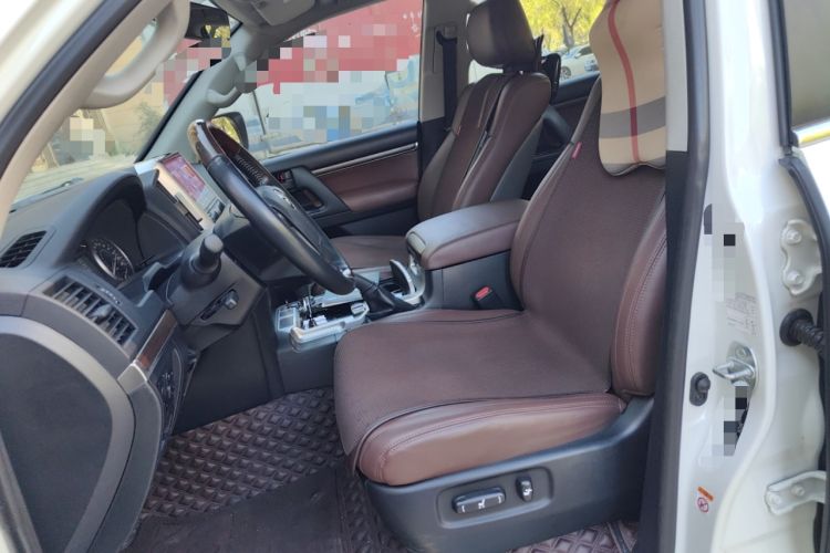 Used Toyota Land Cruiser 2016 4.0L GX-R Eight-Cylinder Dual Differential – Middle East Left Front Seat