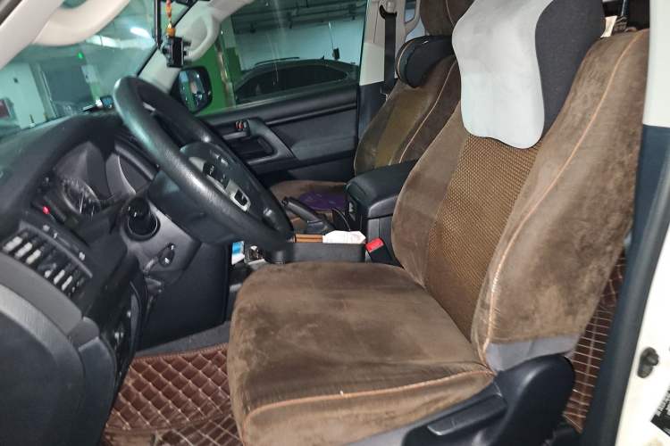Used Toyota Land Cruiser 2016 4.0L Automatic VX-R Left Front Seat
