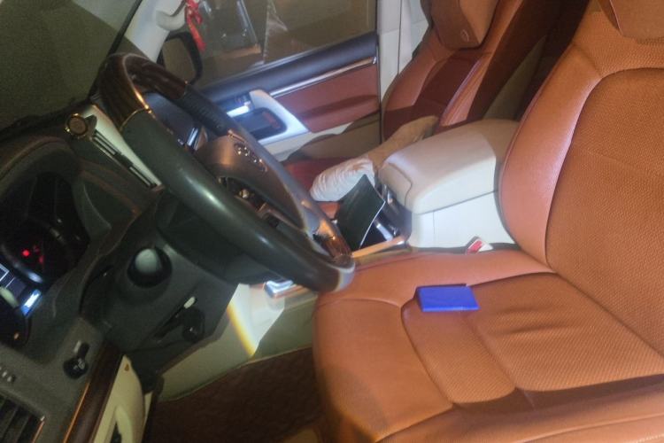 Used Toyota Land Cruiser 2016 5.7L Automatic/Manual Transmission EX-R Middle East Left Front Seat