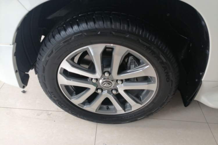 Used Toyota Land Cruiser 2016 4.0L Gasoline 8-Seater Middle East Version Left Front Wheel Hub