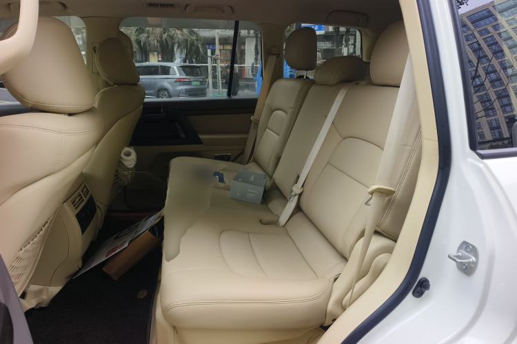 Used Toyota Land Cruiser 2016 4.0L GX 8-Seater U.S. Specification Left Rear Seat